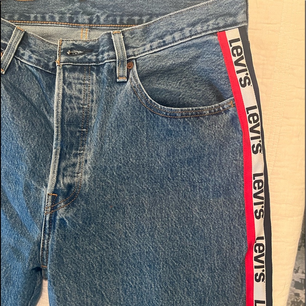 Levi’s straight leg with cool detailing